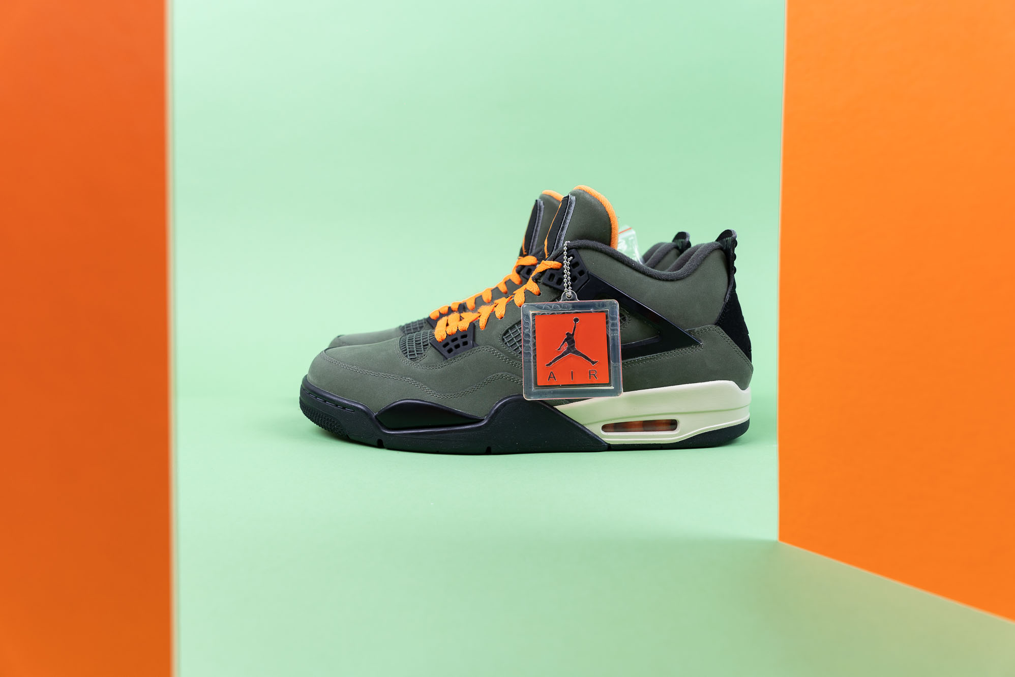 UNDEFEATED x Air Jordan 4: Einer der teuersten Jordan Schuhe jemals